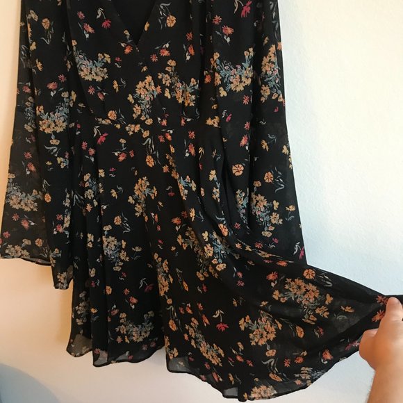 Free People Chiffon Lilou Dress Black Floral Print Bell Sleeves Flowy V Neck S - Picture 5 of 9